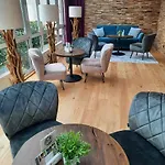 Dein Franz - Bistro, Kaffeebar & Outdoor-lounge - Hotel