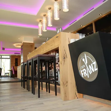 Dein Franz - Bistro, Kaffeebar & Outdoor-lounge - 3*