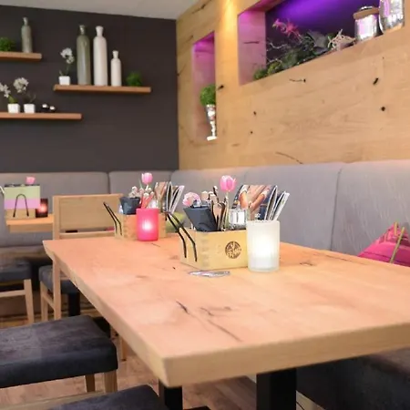Dein Franz - Bistro, Kaffeebar & Outdoor-lounge - Hotel